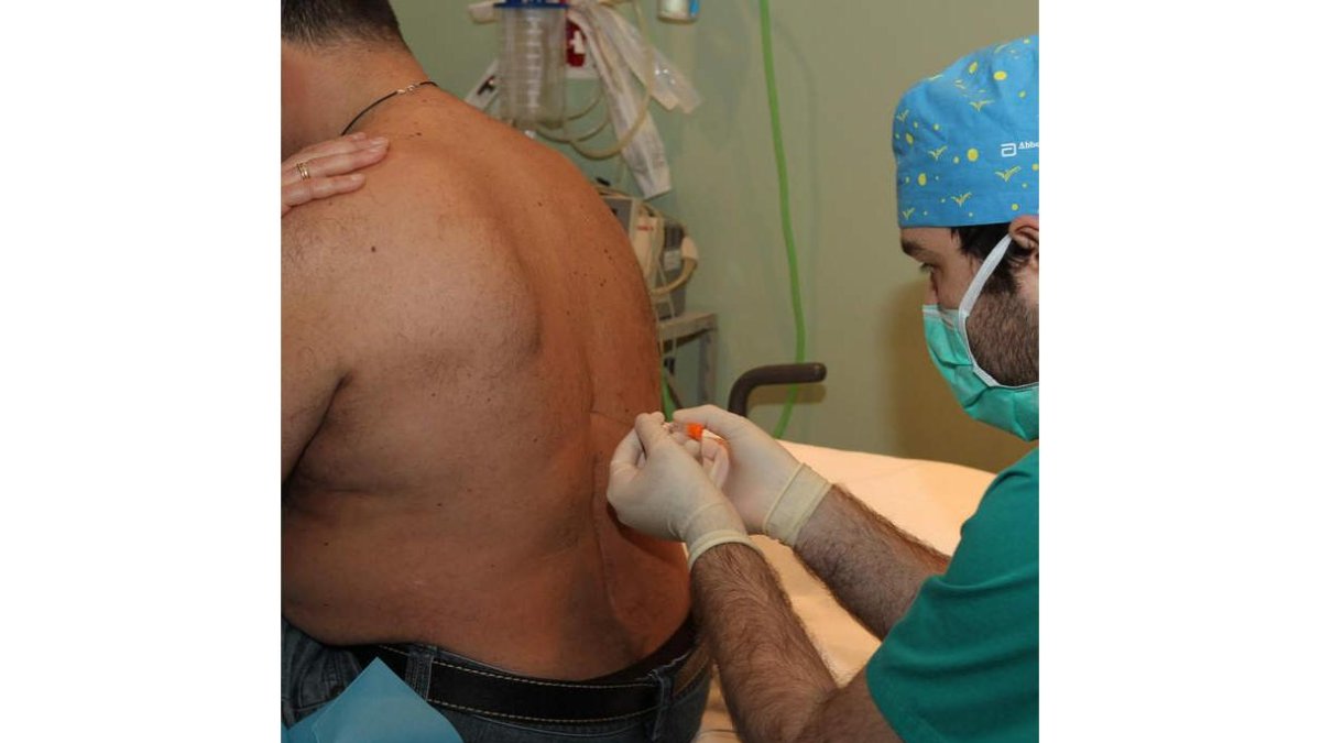 Un acto asistencial en la unidad del dolor del hospital.