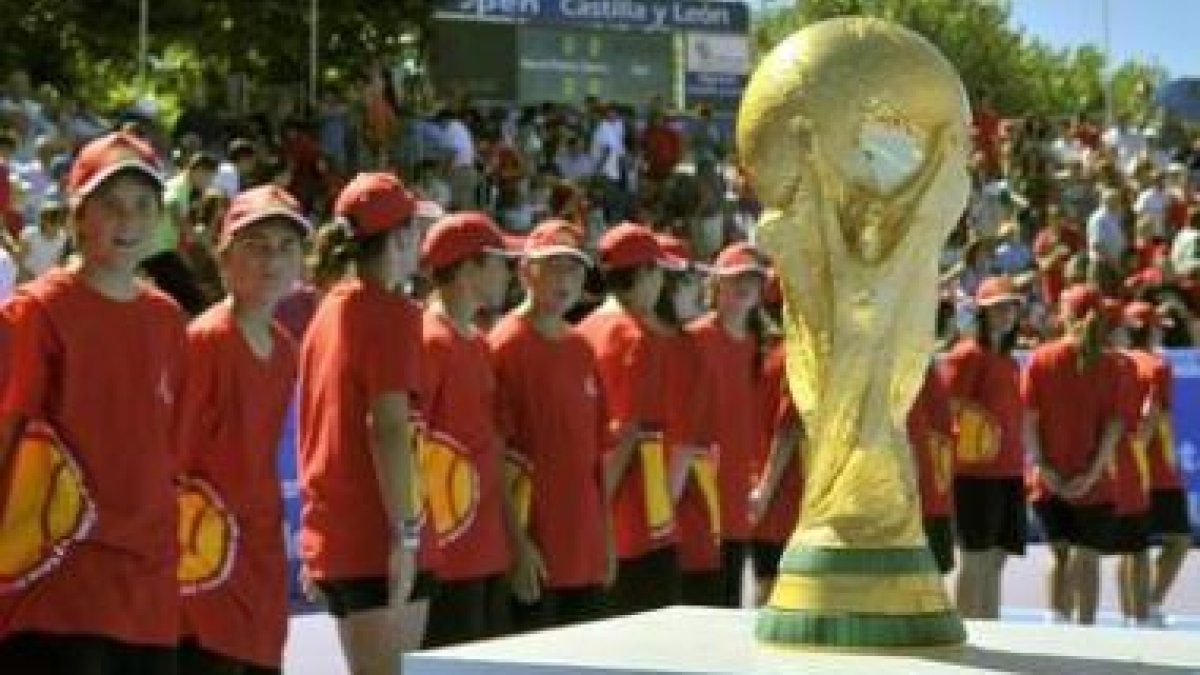 La Copa del Mundo conquistada por la selección española de fútbol se expondrá en León en octubre.