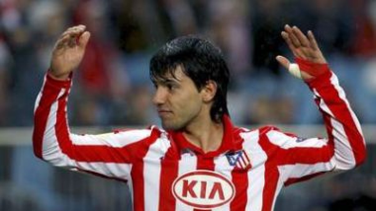 Agüero se lamenta de una ocasión malograda ante la portería del Galatasaray turco.