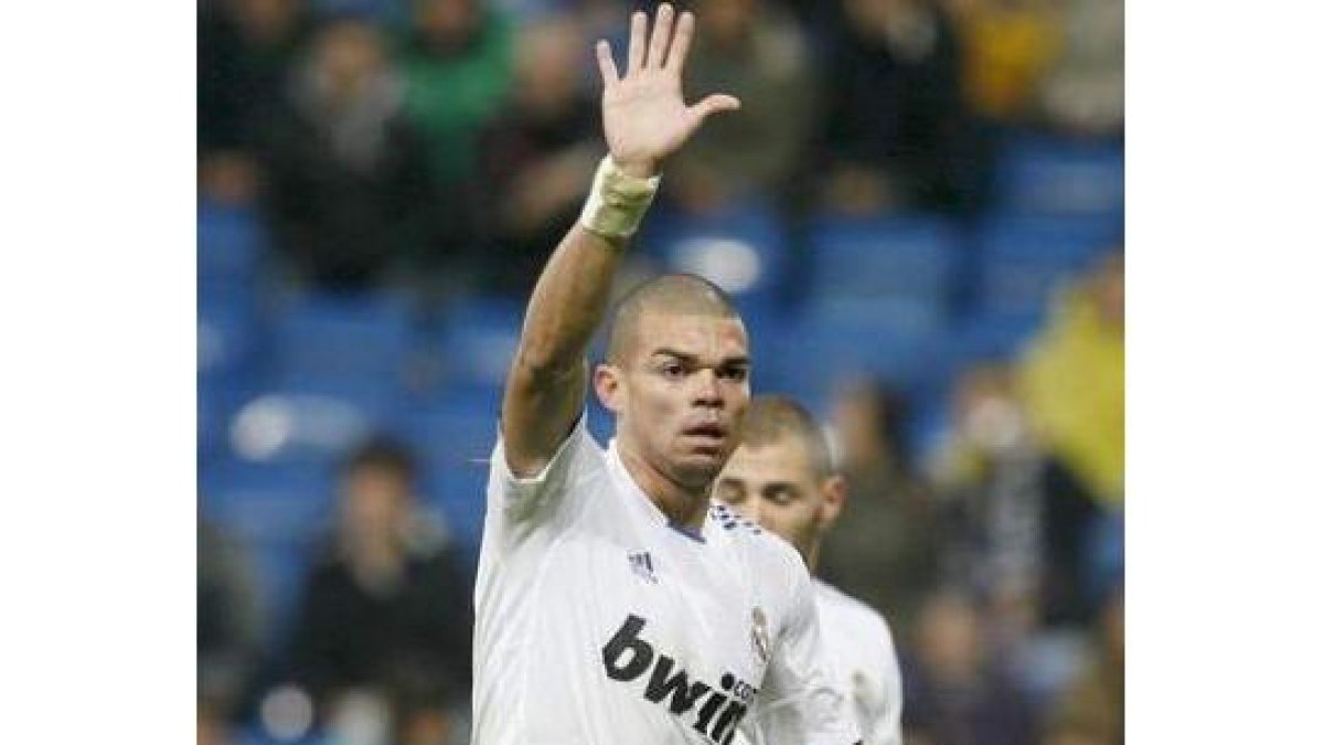 El defensa portugués del Real Madrid, Pepe, en un momento de un partido reciente.