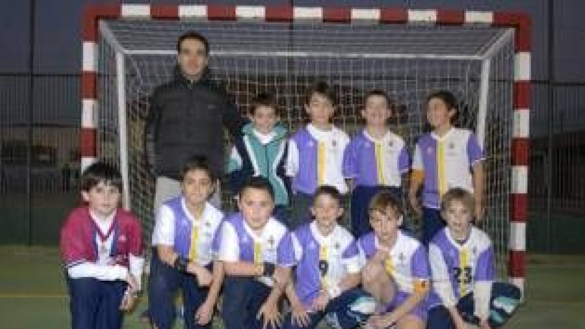 Formación de uno de los equipos del colegio Marista San José que disputa los Juegos Escolares