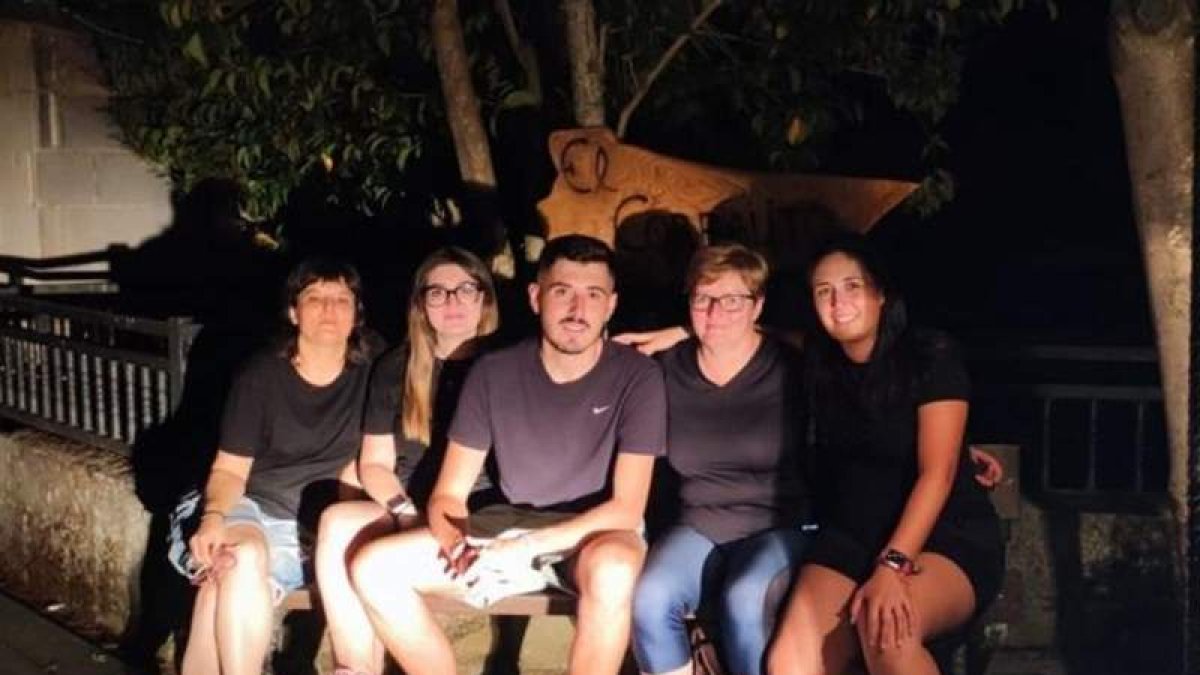 Grupo de la comisión de fiestas de Valle de Finolledo. DL