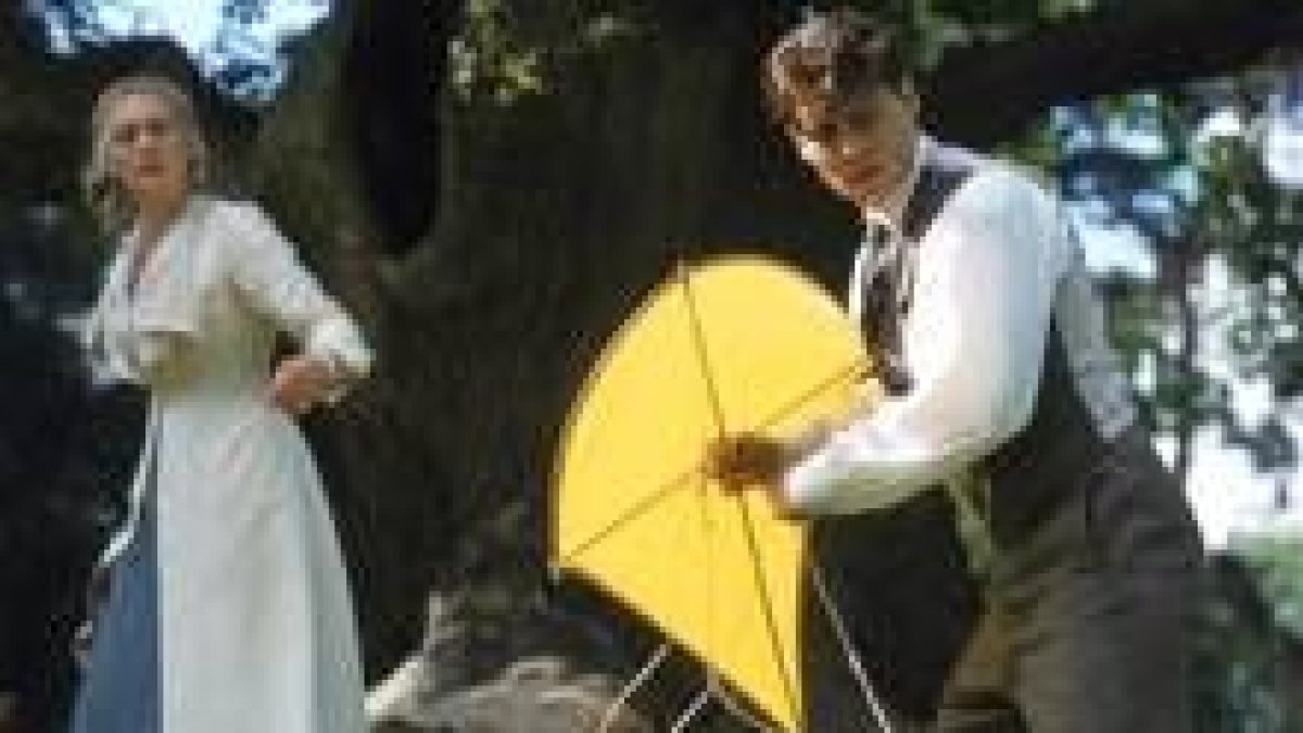 Kate Winslet y Johnny Depp, muy creíbles en sus respectivos personajes