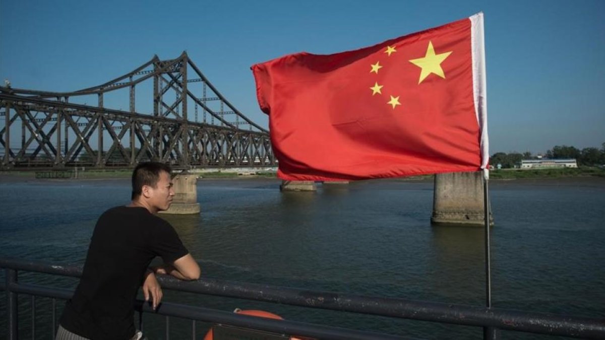 El Broken Bridge sobre el río Yalu une la ciudad norcoreana de Sinuiju con la china de Dangong