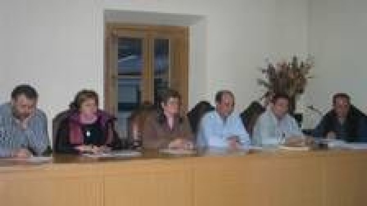 PP y UPL coinciden en señalar que existe una falta de actuación sobre el descontrol urbanístico