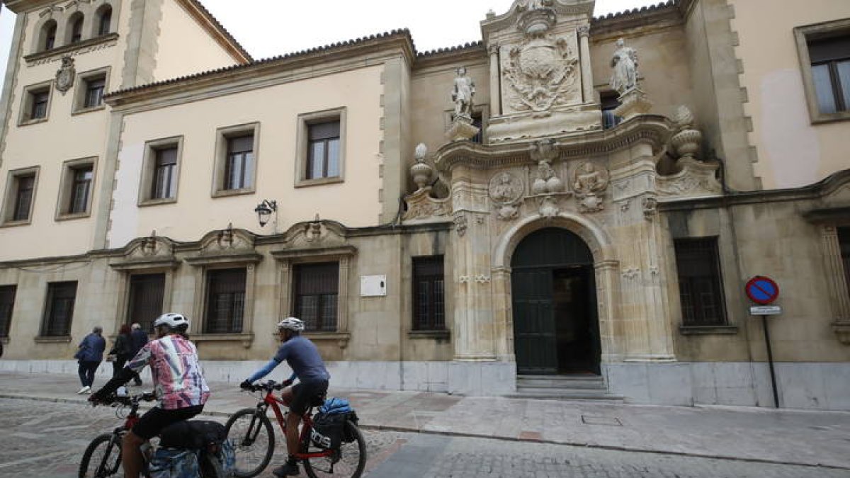 La Audiencia Provincial había condenado al acusado a seis años de prisión. RAMIRO