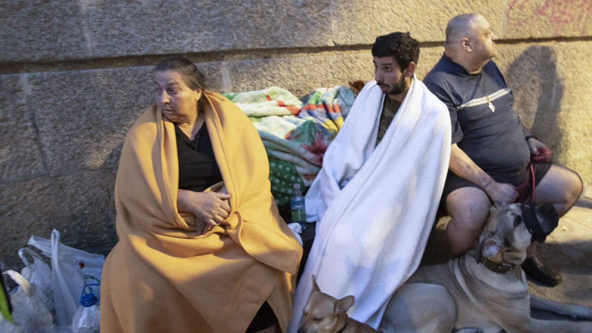 Familiares de los fallecidos en el fuego. SALVADOR SAS