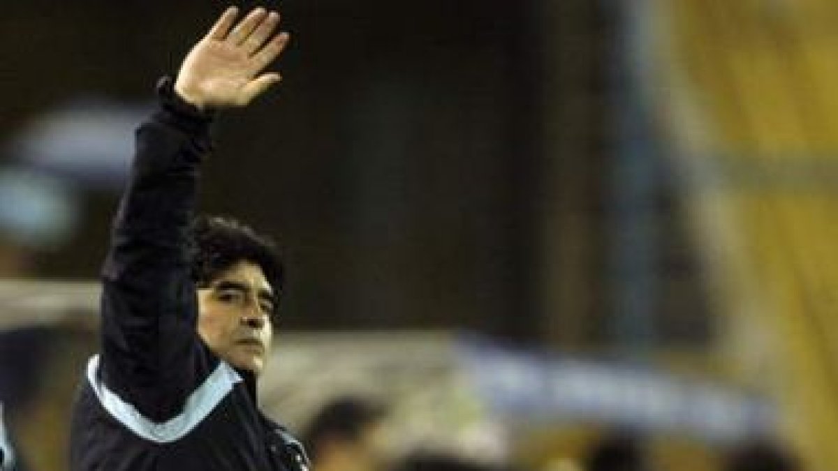 Diego Armando Maradona está a un paso del cese como seleccionador argentino.