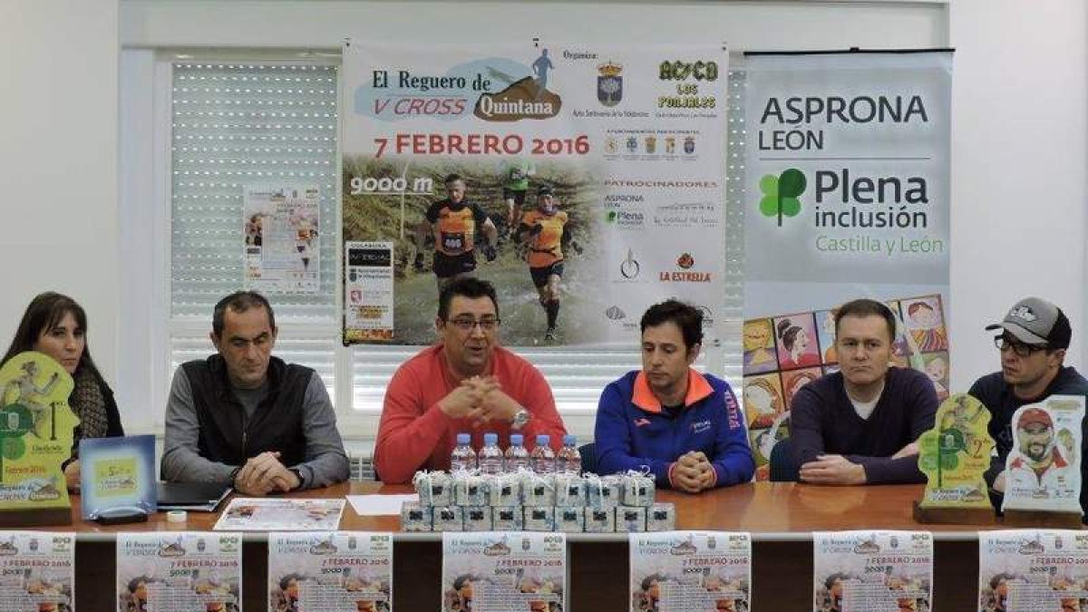 Los organizadores de la prueba, durante la presentación.