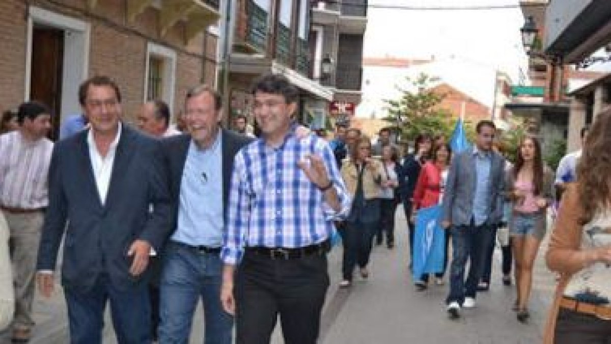 García Prieto, Silván, Majo y otros dirigentes del PP, ayer, en Valencia de Don Juan.