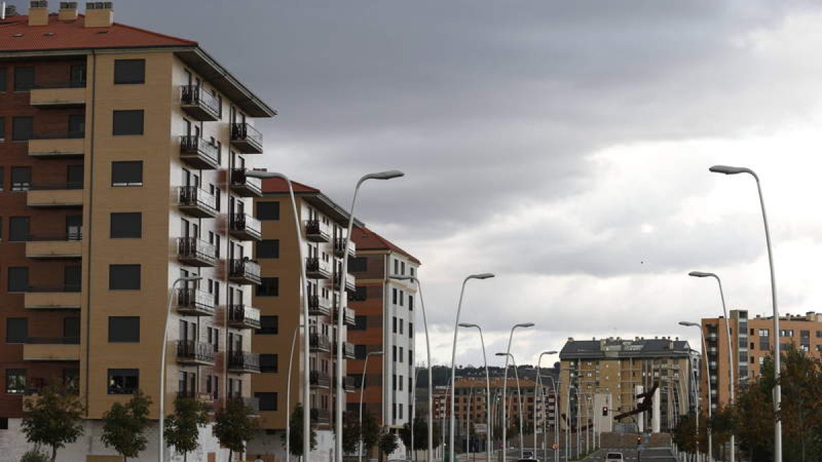 Vista general de una de las principales avenidas del sector de La Lastra, donde los vecinos han protestado por la medida