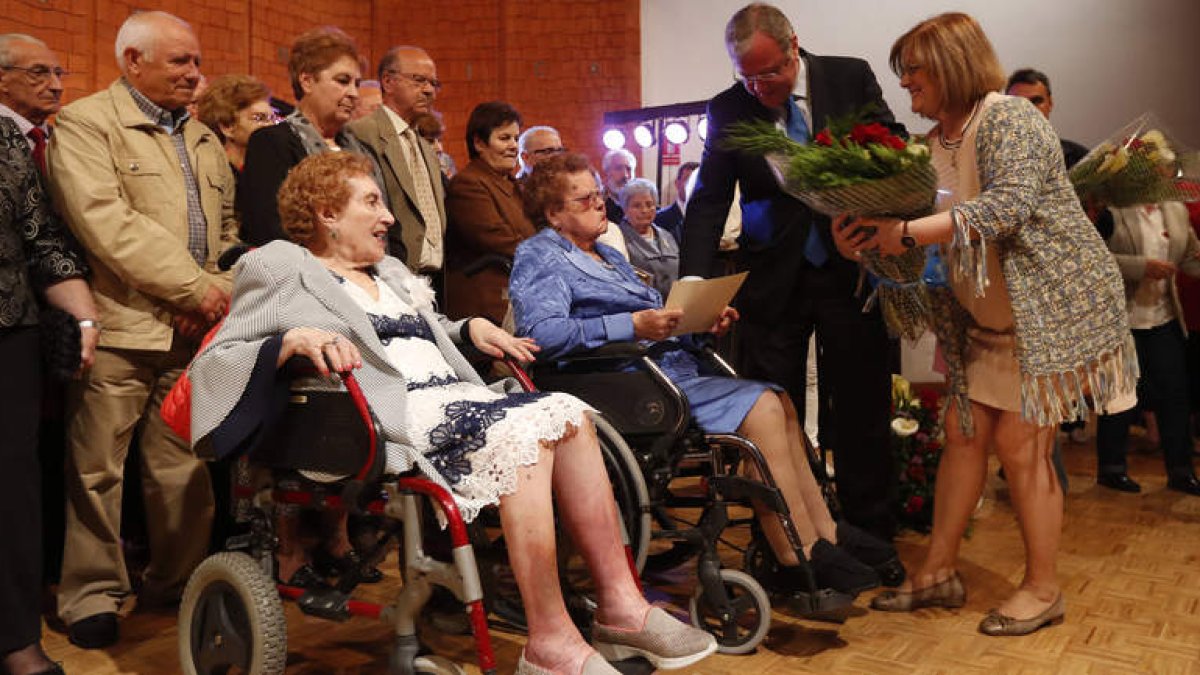 Homenaje a las personas centenarias de la ciudad de León, con el alcalde, Antonio Silván. JESÚS F. SALVADORES