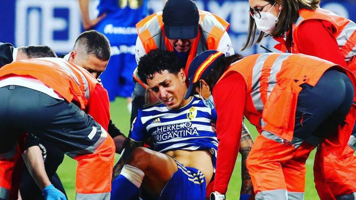 Saverio se despidió de la Deportiva lesionándose en su mejor partido como blanquiazul. L. DE LA MATA