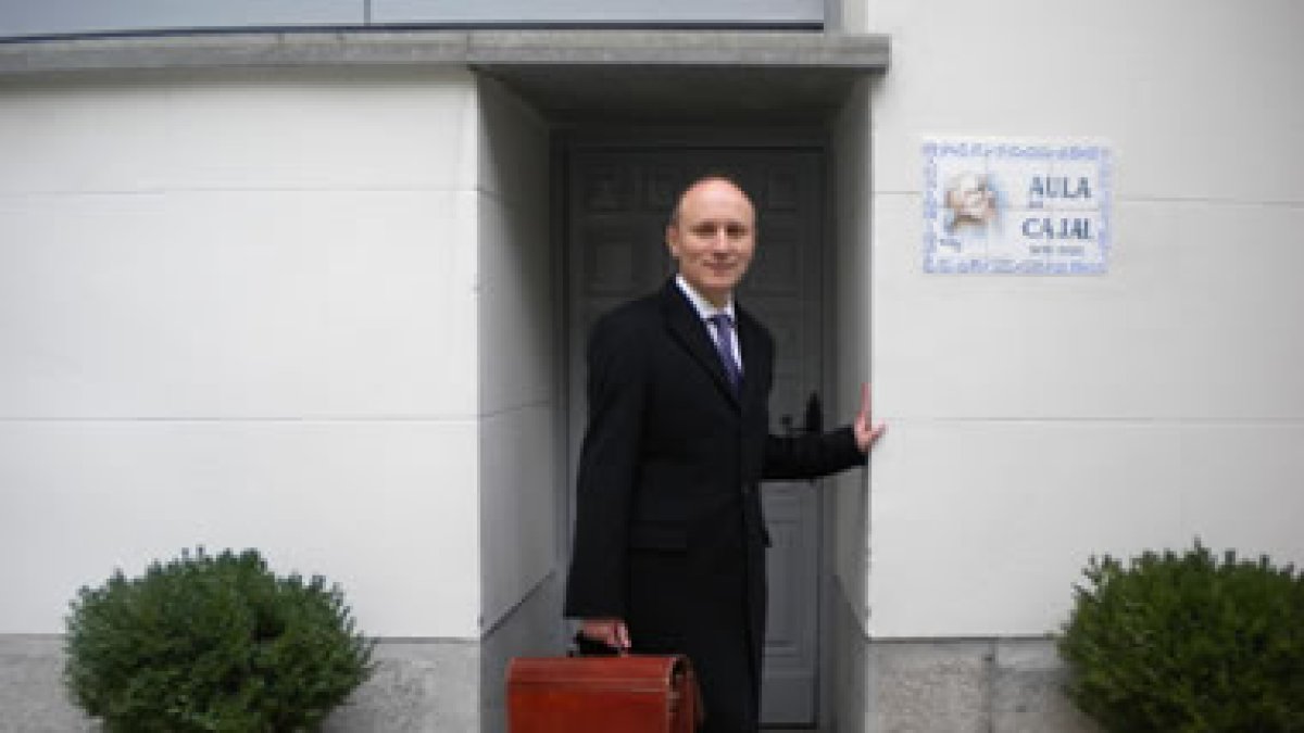 Manuel Cortés, en la sala Cajal del Colegio Oficial de Médicos de Madrid, donde recogió el premio.