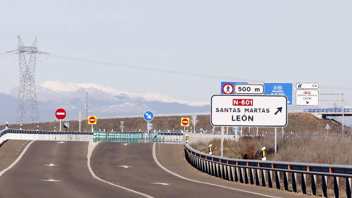 El último tramo abierto, entre Puente Villarente y Santas Martas, se estrenó en 2018. MARCIANO PÉREZ
