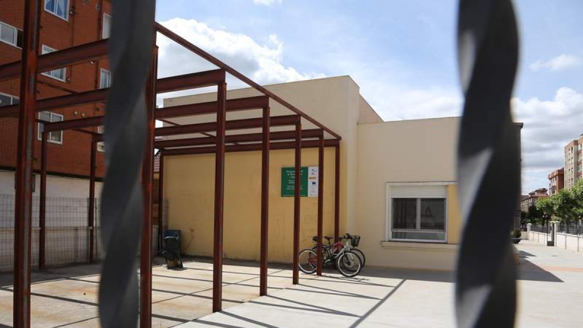 Parte de la escuela que acogerá la ampliación.
