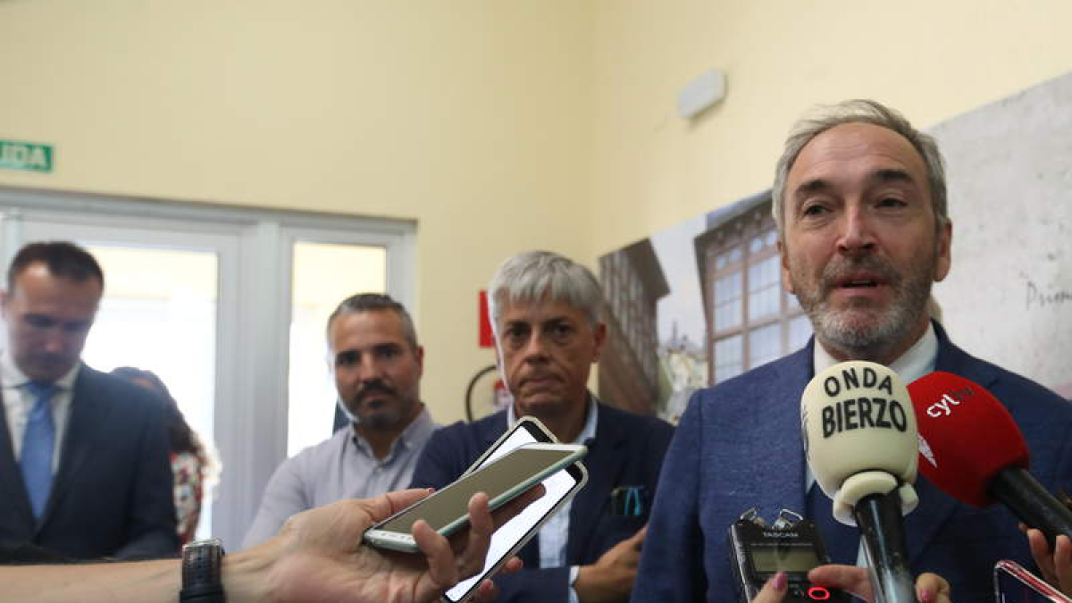 Alberto Díaz junto a Eduardo Diego y David Pacios. ANA F. BARREDO