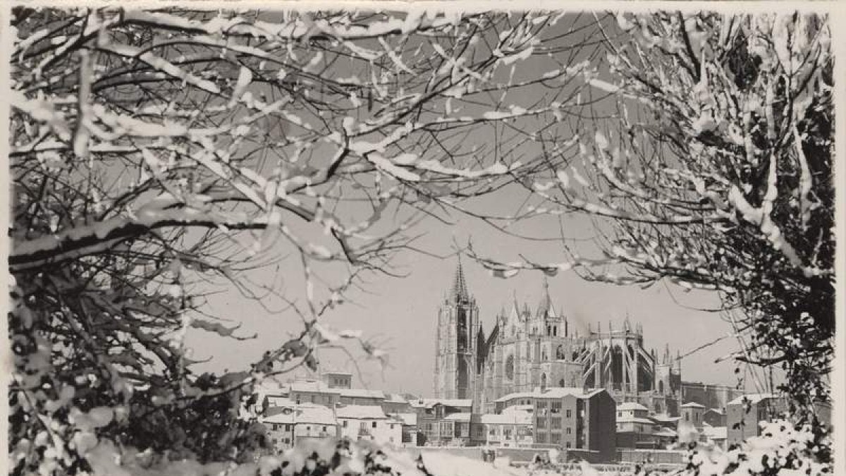 La ‘Guía’ de Rodríguez Vega incluye imágenes muy poco conocidas de la Catedral, como las que ilustran este reportaje