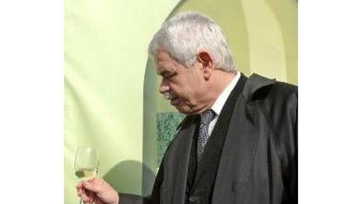 Pasqual Maragall durante una cata, en una imagen de archivo