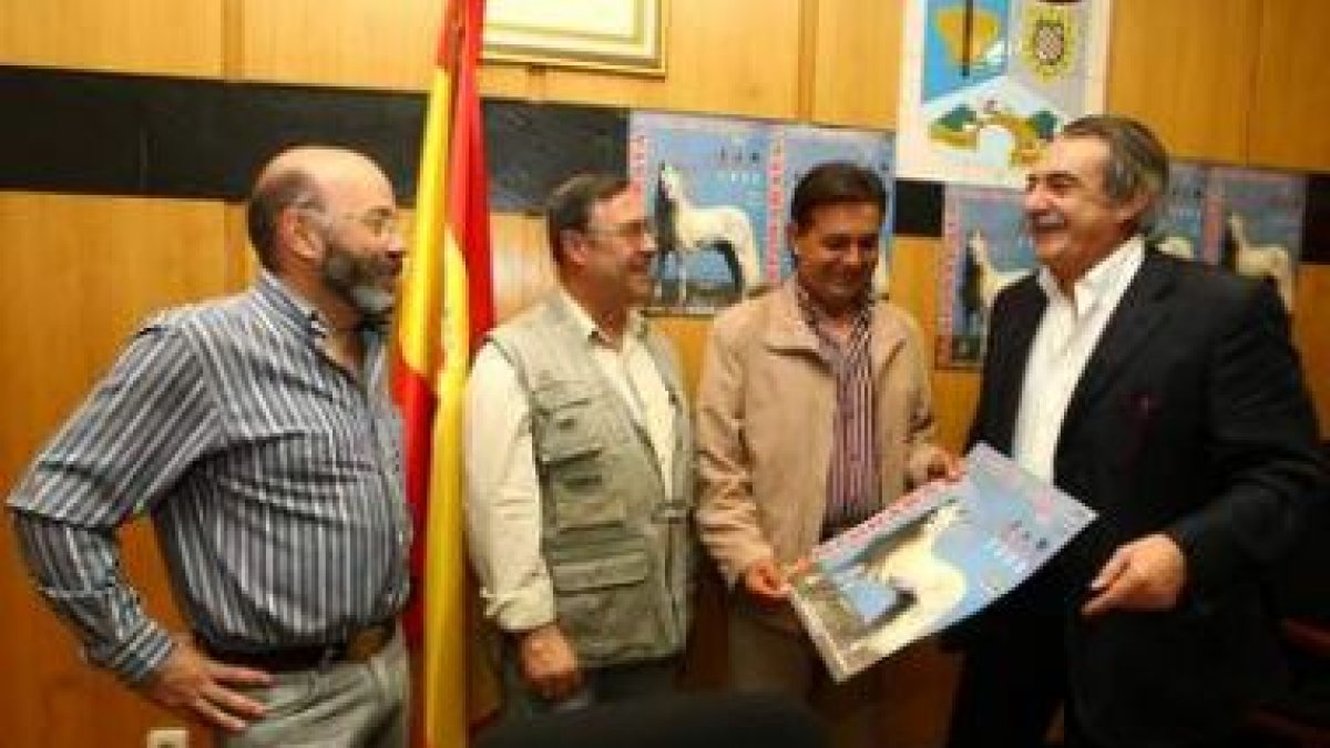 El alcalde de Camponaraya, con participantes y organizadores