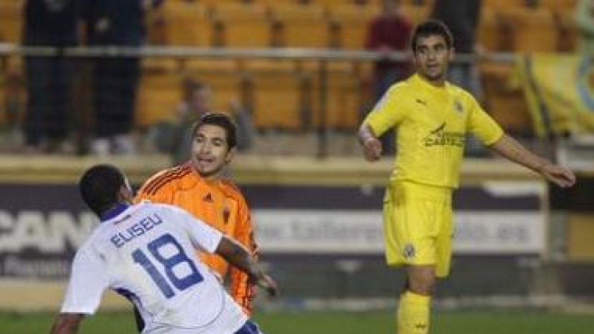 Eliseu y Carrizo se lamentan tras encajar un gol.