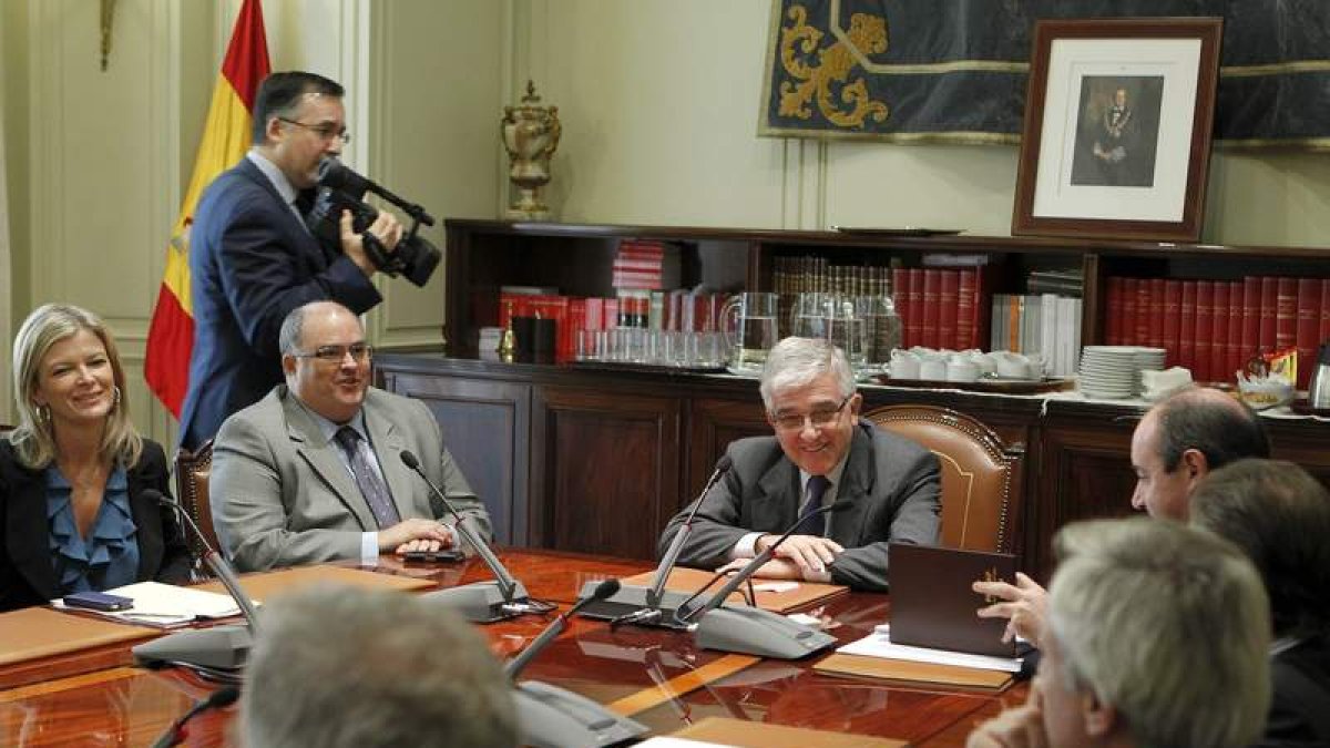 Gonzalo Moliner, tercero por la izquierda, en el encuentro con jueces decanos.