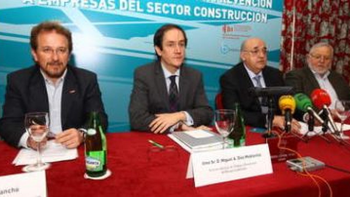 Hojas (UGT), Mediavilla (Junta), Alonso (Fundación Laboral) y De Val (CC.OO.).