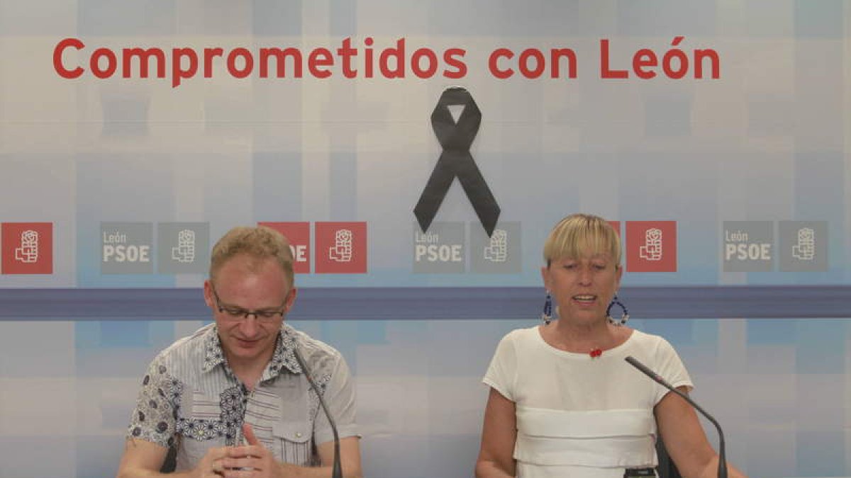 Diego Pérez e Inmaculada Larrauri durante la rueda de prensa en la que hicieron el balance.