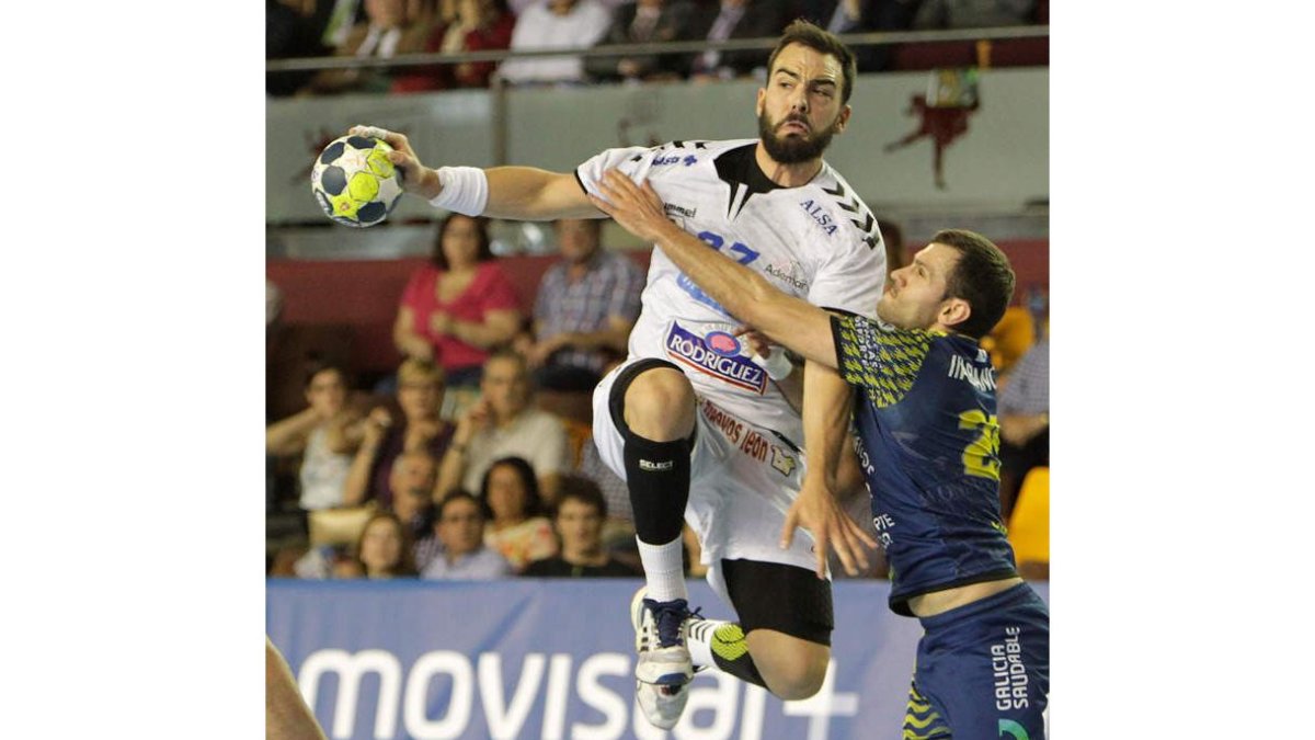 Álex Costoya acabó como el máximo artillero del equipo con ocho goles. SECUNDINO PÉREZ