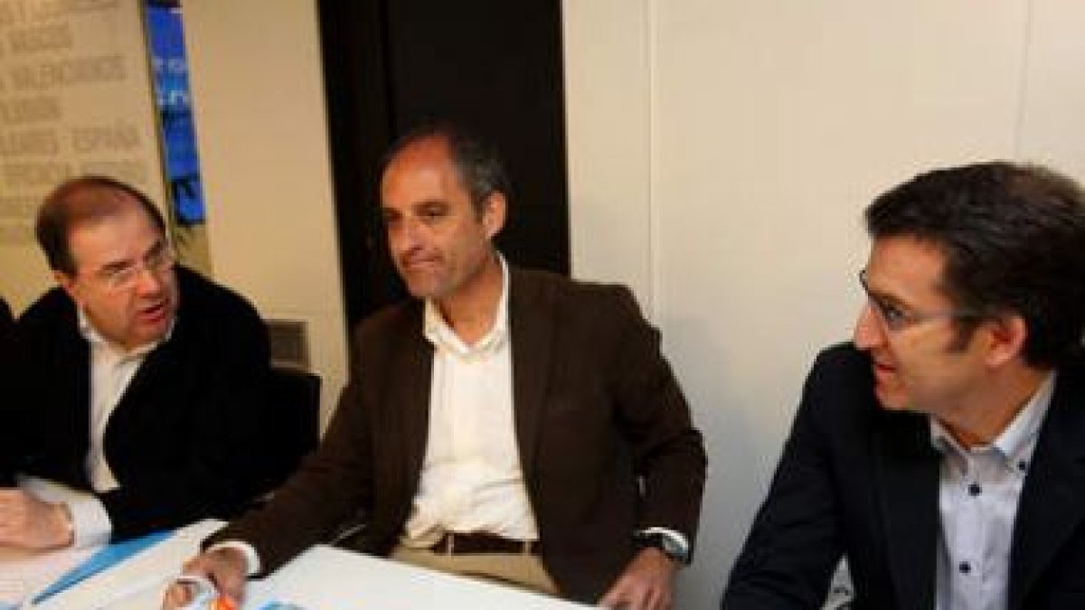 Javier Arenas, De Cospedal, Rajoy, Ana Mato y González Pons, en la reunión de ayer.