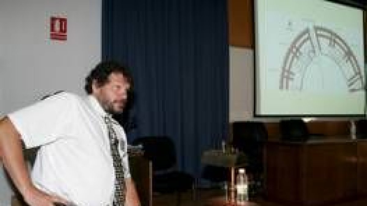 Anthony Wilmott ofreció una conferencia sobre las nuevas excavaciones en el anfiteatro de Chester