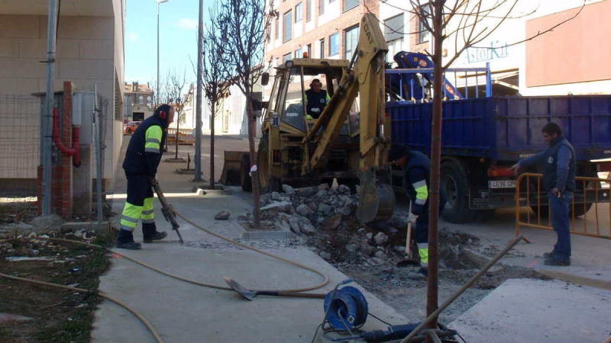 Imagen de archivo del trabajo de las brigadas de obras en el nuevo centro de salud.