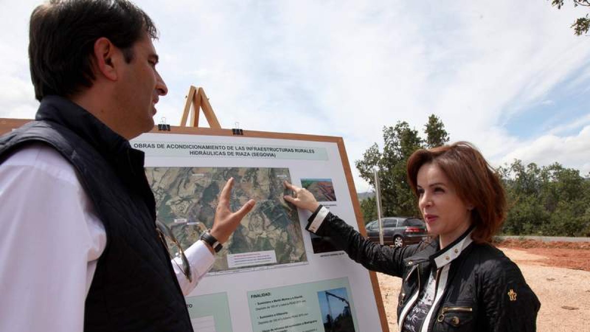 Clemente visitó ayer infraestructuras hidráulicas en la localidad segoviana de Riaza