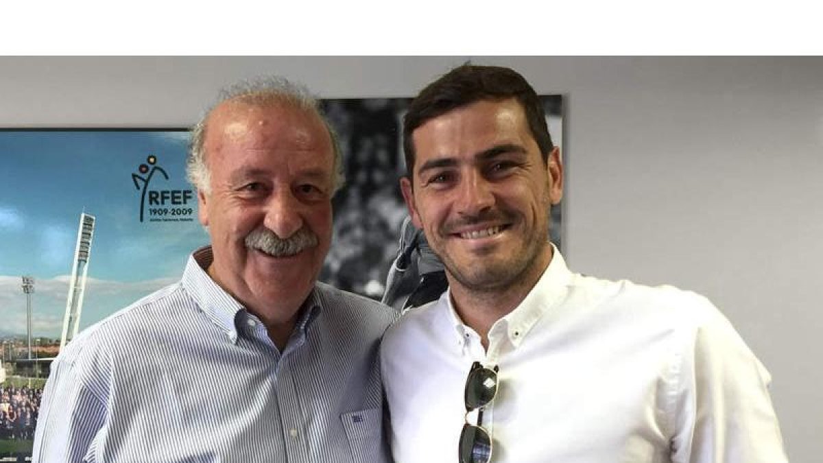 Vicente del Bosque e Iker Casillas firmaron las paces tras un encuentro en la Ciudad del Fútbol de Las Rozas. EFE