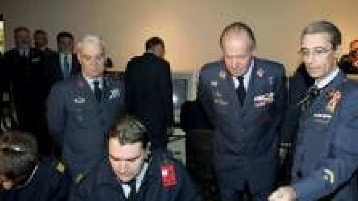 El Rey observa el funcionamiento de la tecnología incorporada a la base aérea de Matacán