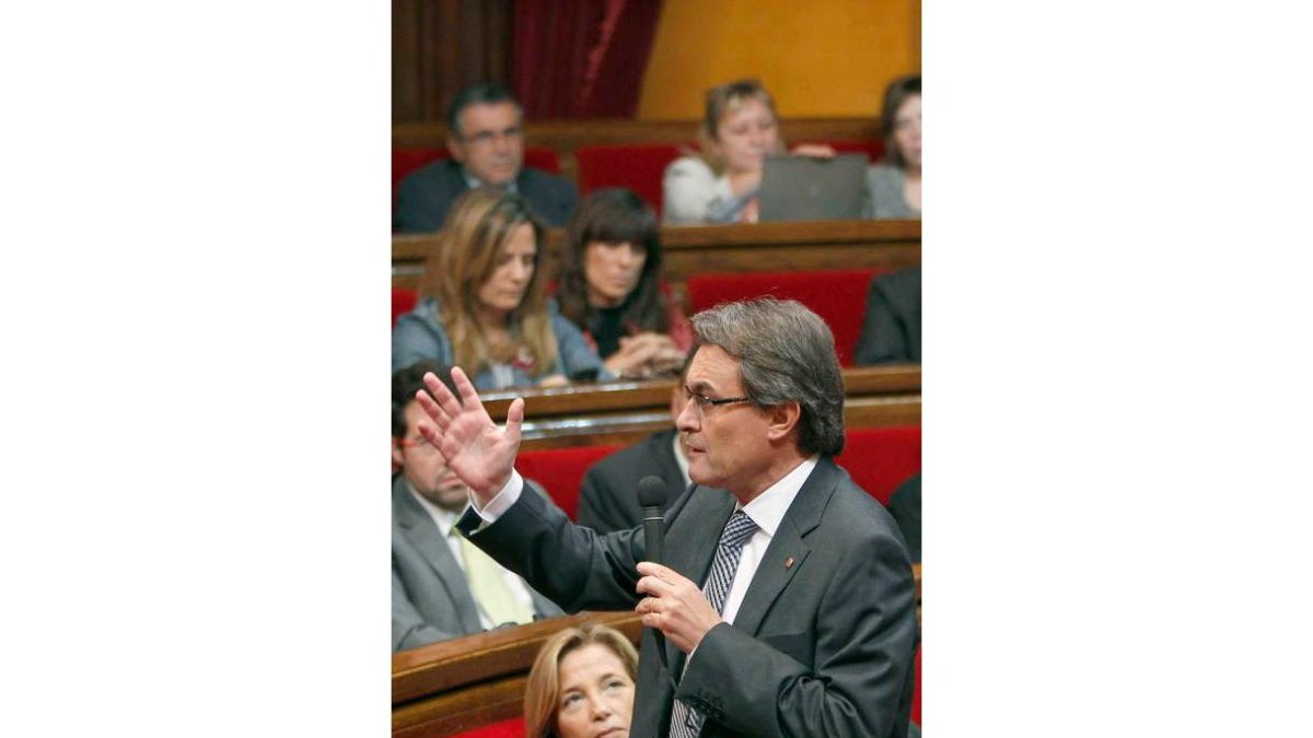 Mas durante su intervención en la sesión de control.