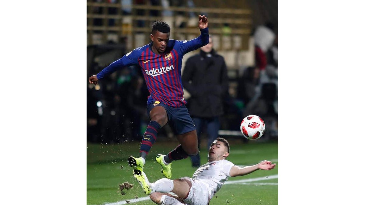 Lenglet logró así el gol de la victoria. MARCIANO PÉREZ/JESÚS F. SALVADORES