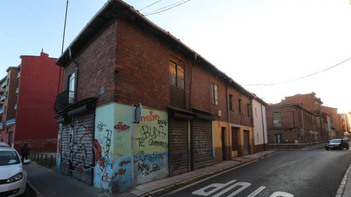 Imágenes para la historia; las casas que serán derruidas (1)