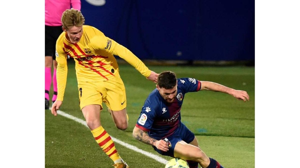 De Jong hizo el único gol del partido tras aprovechar un gran pase de Messi. JAVIER BLASCO