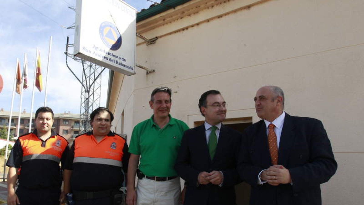 Herrero, Salguero, Chamorro y miembros de Protección Civil.