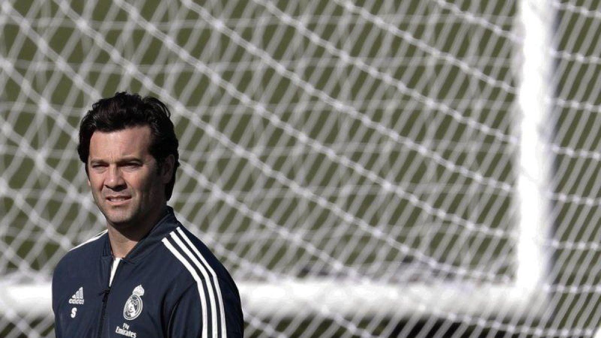 El técnico Santiago Solari durante el último entrenamiento del Madrid.