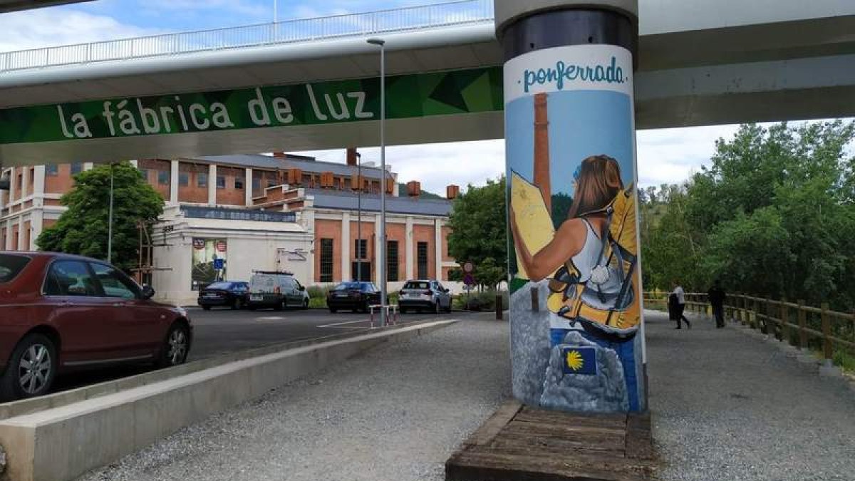 Así ha quedado la nueva entrada al Museo de la Energía bajo el puente del Centenario. DL