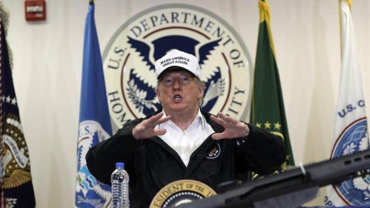 Trump, durante su discurso sobre inmigración en su visita a la frontera con México.