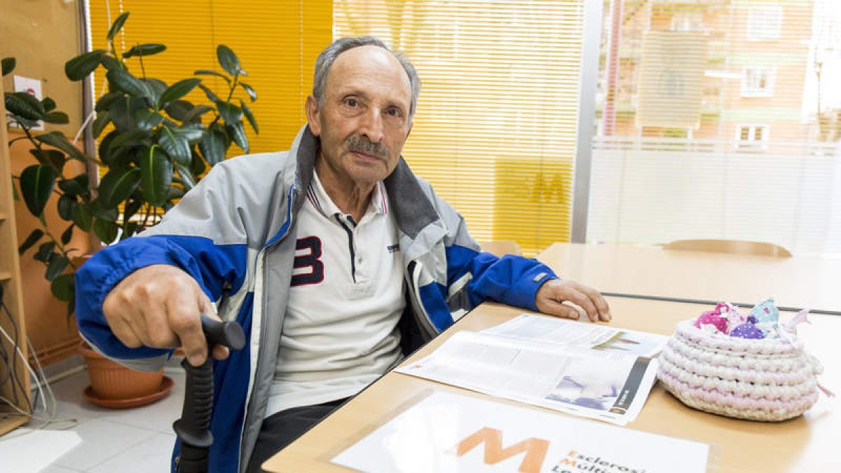 Ándrés Rodríguez Rodríguez, en el gimnasio de Esclerosis Múltiple.