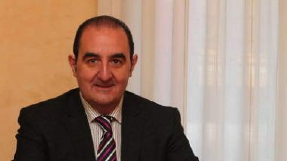 Sevilla preside la comisión de Formación Continuada del Colegio de Odontólogos de León.