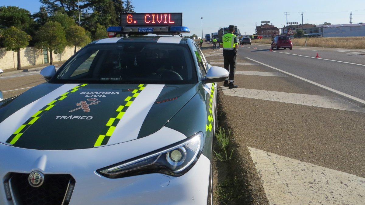 Control de tráfico de la Guardia Civil. DL