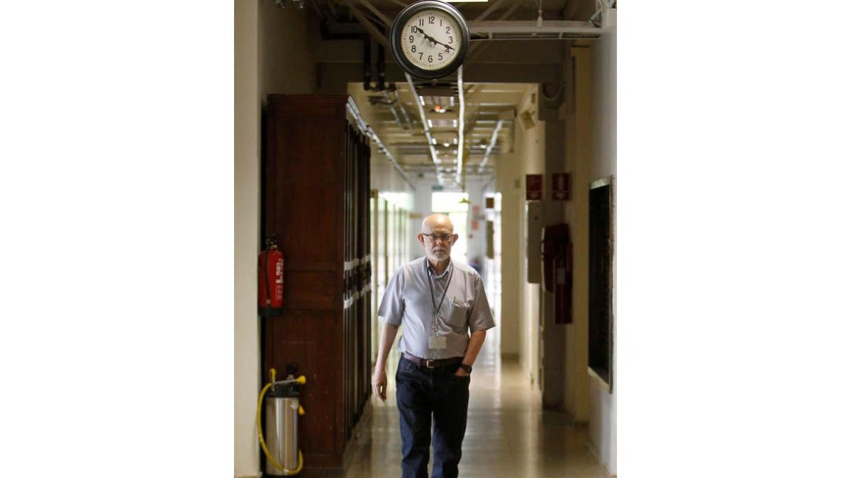 Ángel Costela desarrolla su trabajo en el Instituto Rocasolano, del Consejo Superior de Investigaciones Científicas.