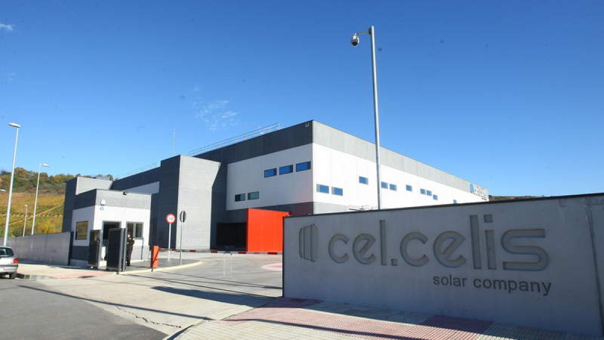 La factoría de células fotovoltaicas de Cel Celis, en el polígono del Bierzo Alto.