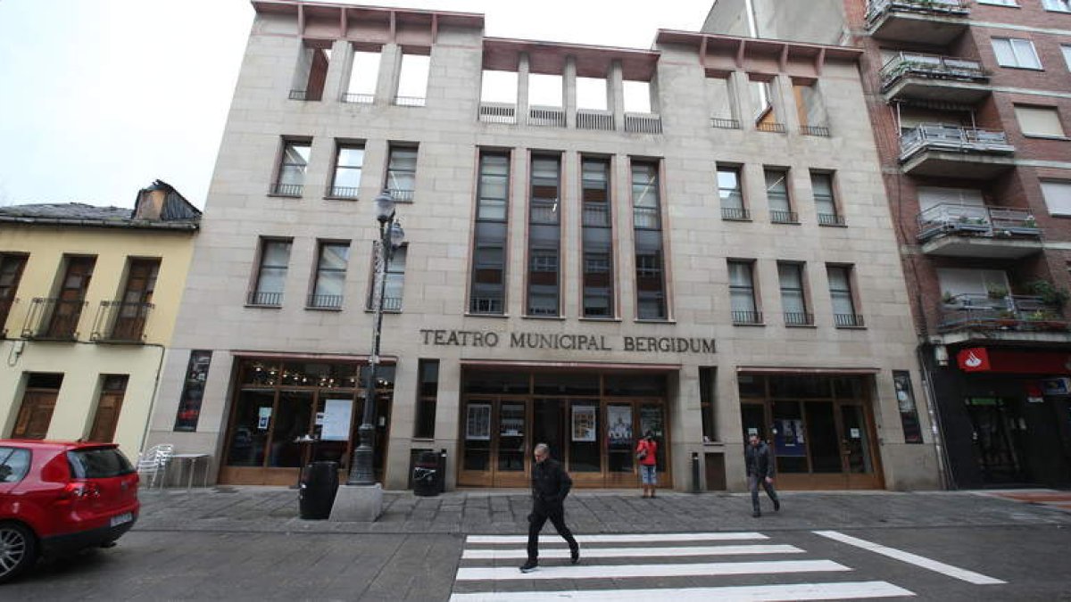 Las entradas se venden ya en el Teatro Bergidum. L. DE LA MATA