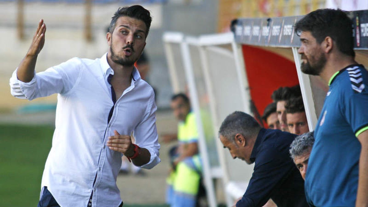 Rubén de la Barrera regresa al escenario en el que estuvo la pasada temporada dirigiendo al Guijuelo. F. OTERO PERANDONES